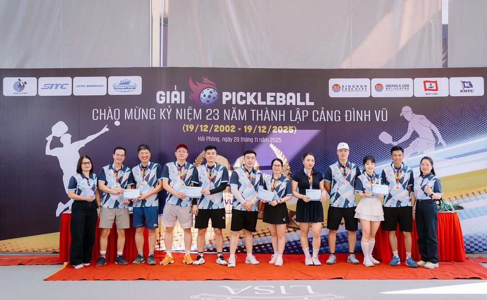 BTC trao 6 giải phong trào